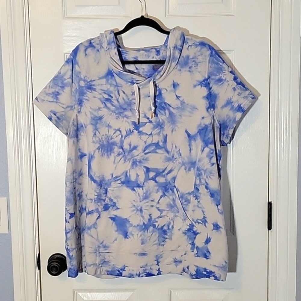 💥SALE! LIVI Active by Lane Bryant Tie-dye Short-Sleeved Hoodie